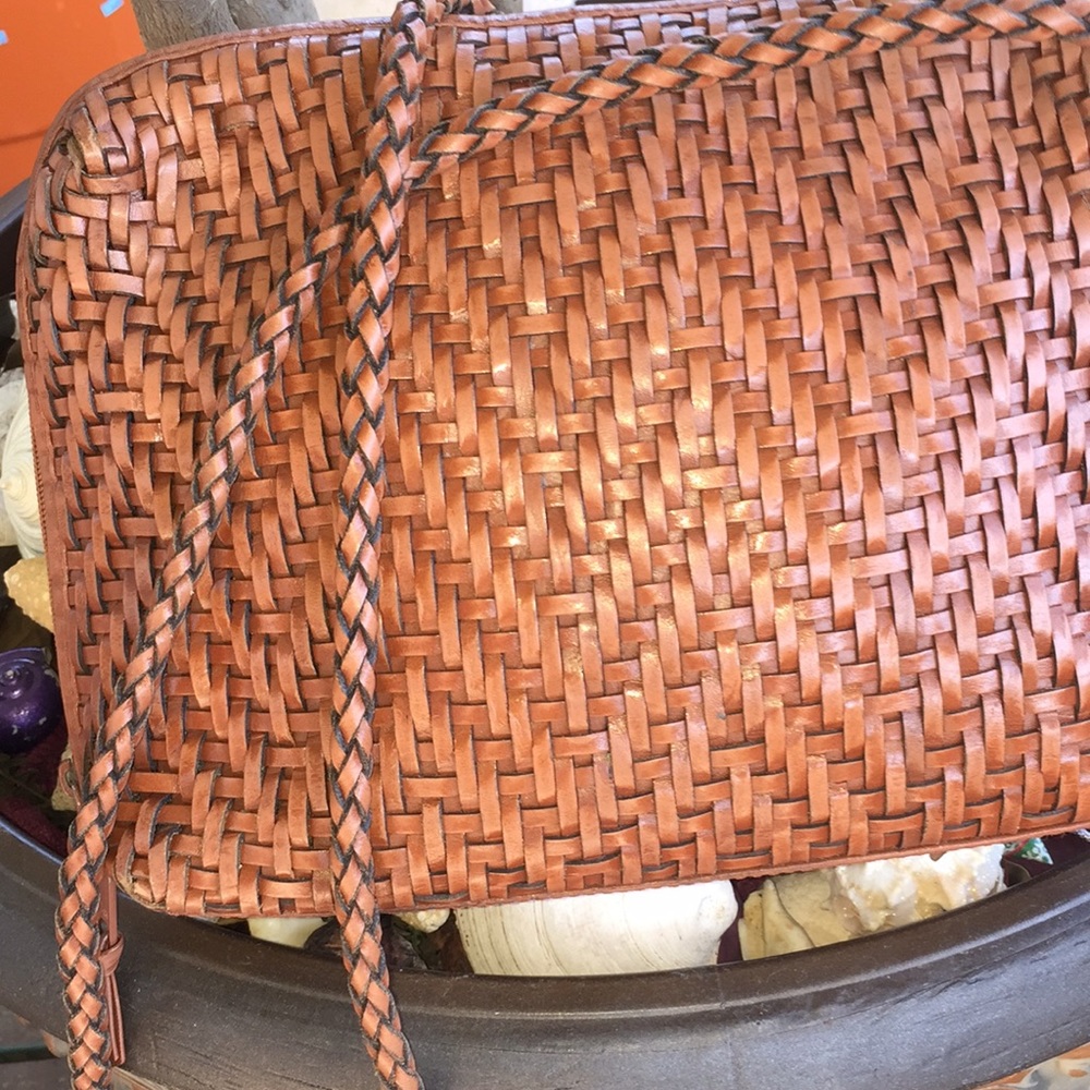 Vintage L.J.S Collection woven leather, excellent